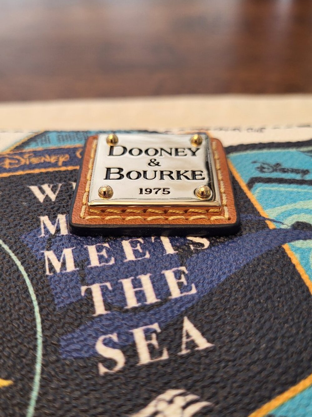 Disney x Dooney & Burke DCL Disney Cruise Line Wristlet - NWT - Picture 2 of 5